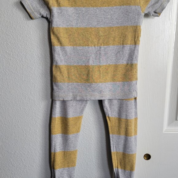 Bundle 4T pajamas - Picture 9 of 16